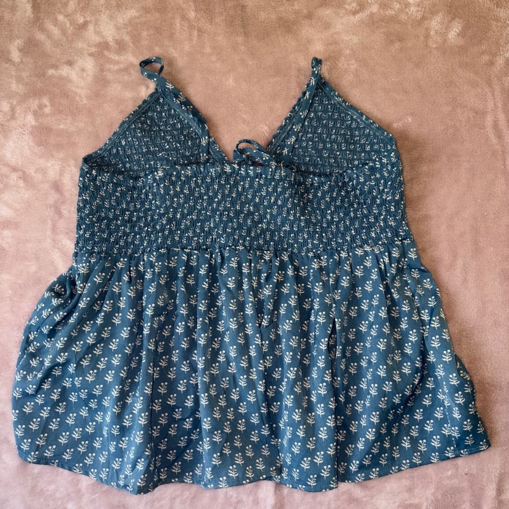 American Eagle Blue Floral Smocked Babydoll Cami Top NWT Medium 035-2351-4781 - Picture 3 of 3